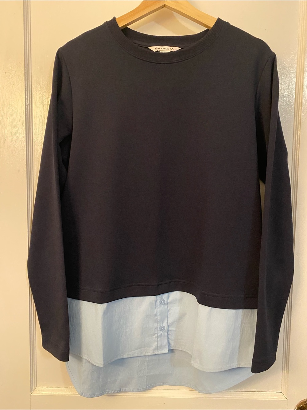 Athleta Gallery Top 2.0 Navy with Light Blue Faux-Layered Hem Size Small